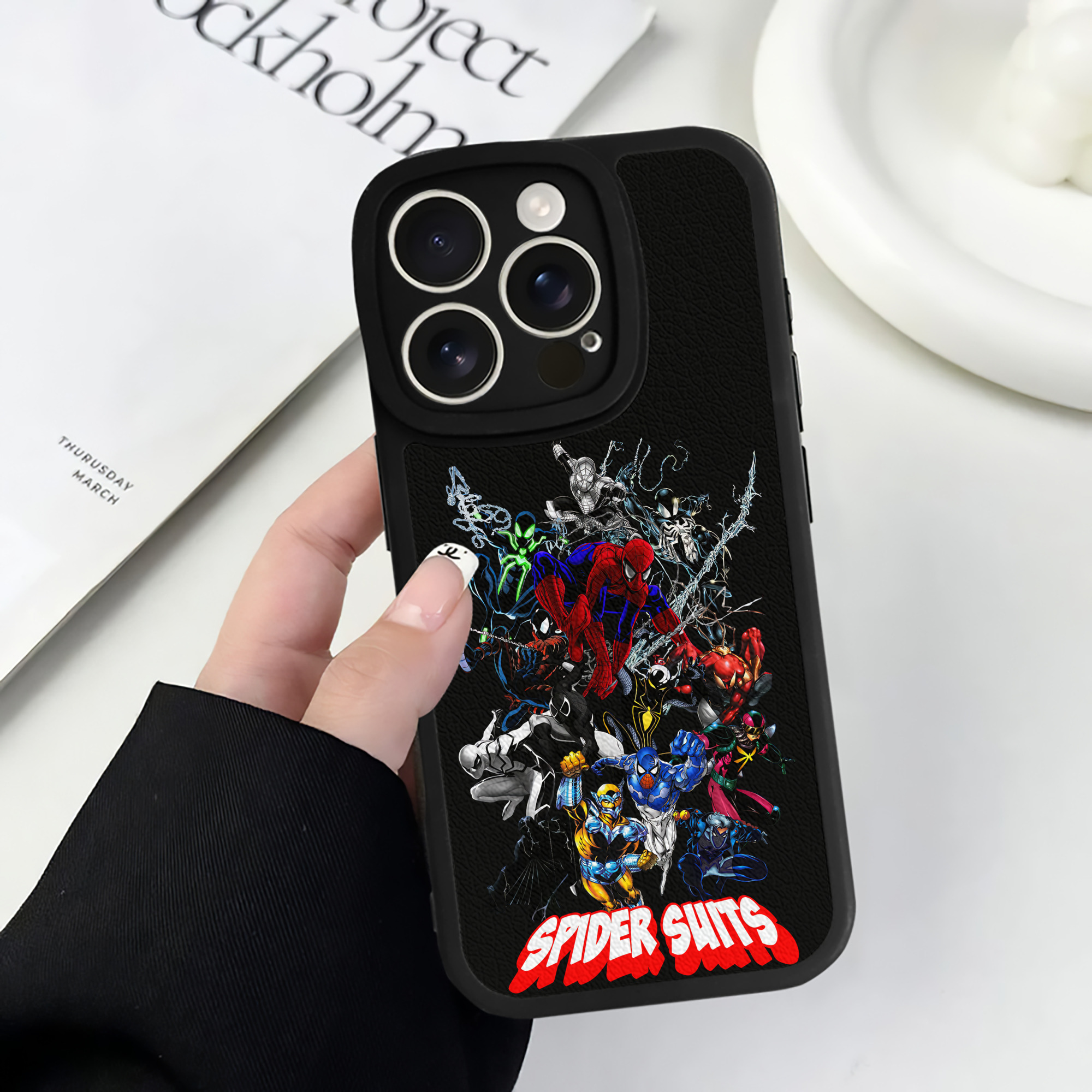 Spider Man スパイダーマン 【iPhone 16シリーズ対応】シリコンスマホケース（レザー調） 材質：シリコン